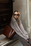 Sac en cuir bordeaux large avec pochette de maquillage